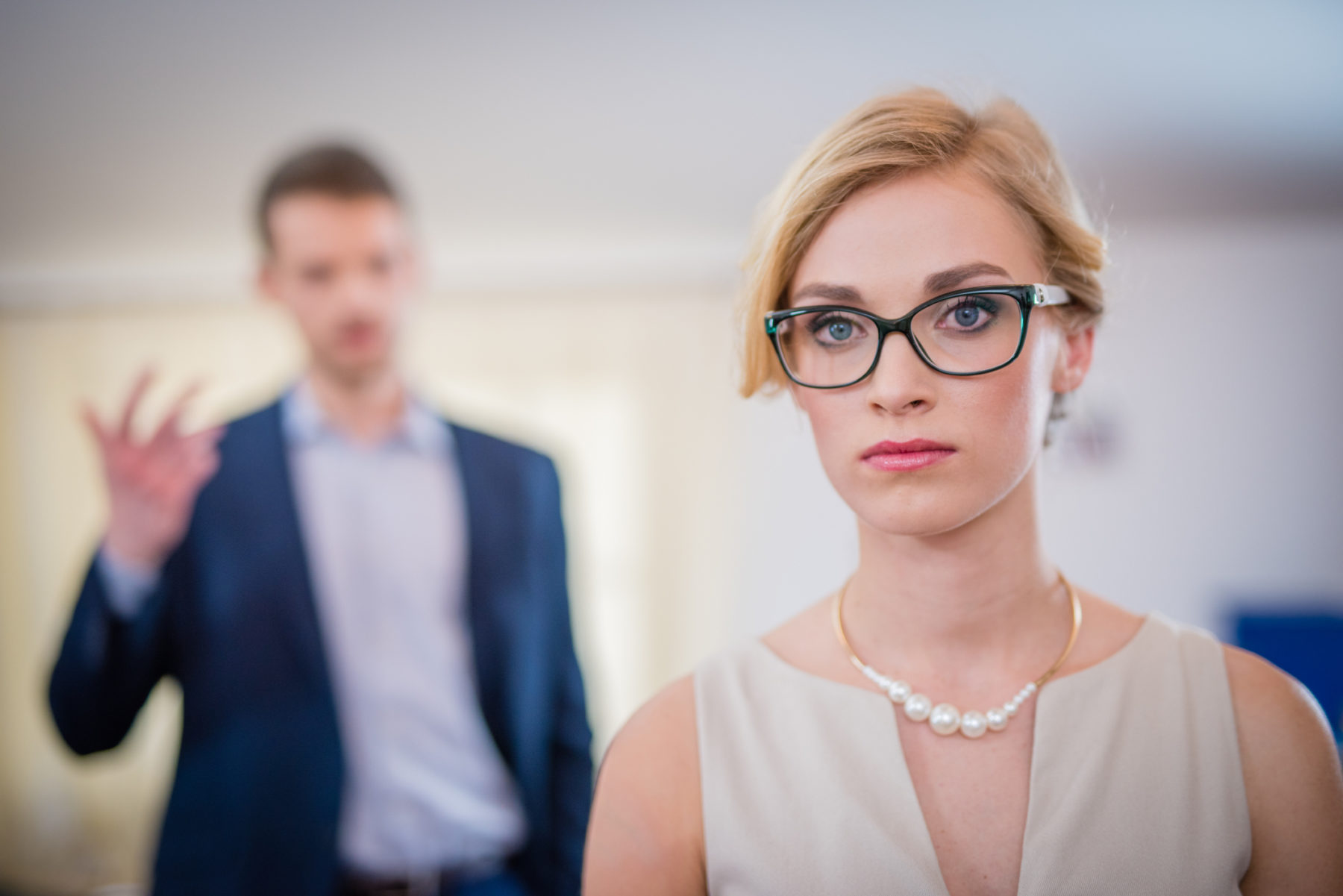 Woman being lectured by her colleague - the best ways to handle conflict in the workplace